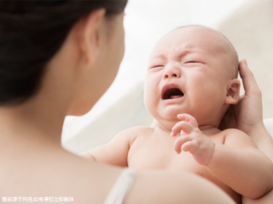 产后副乳疼痛的原因，产后腋窝有硬块怎么办？