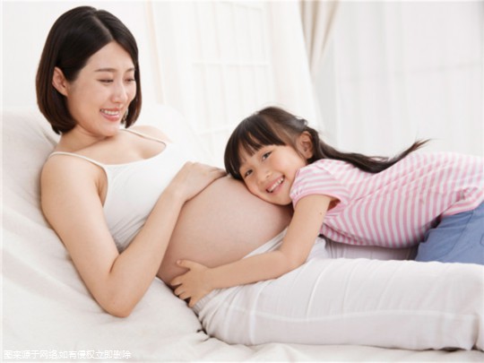 求辟谣！哺乳期涂口红真的对婴儿有害吗？