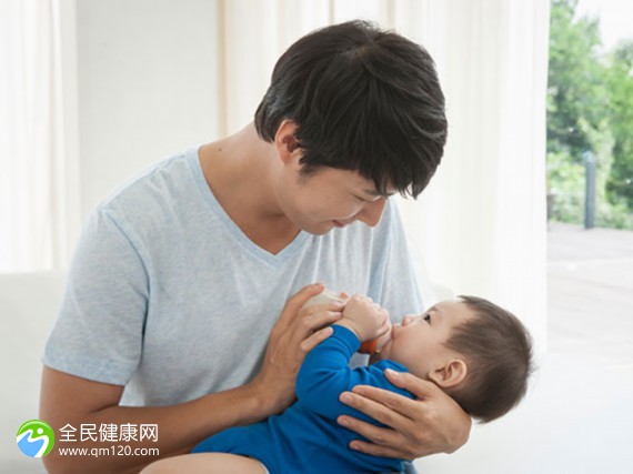 产妇哺乳期皮肤越来越黄能不能敷面膜？