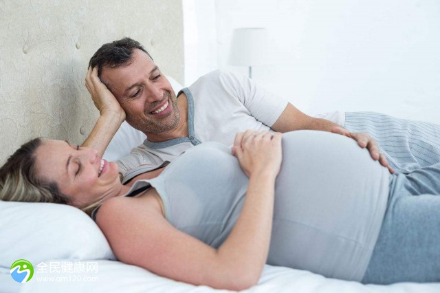 试管卵巢过激可以侧躺吗？