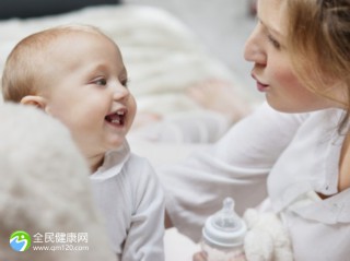 小孩子发烧怎么样物理降温最快？晚上高烧不退2招就有效