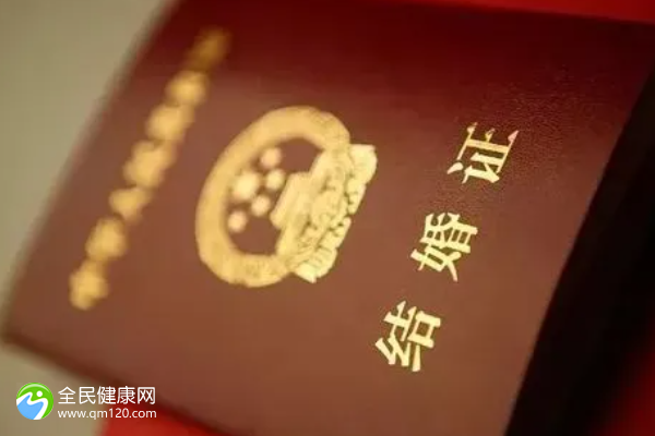 为什么有女的不结婚能试管？